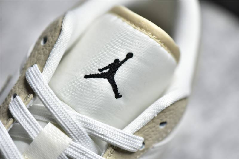 Jordan 1 Low SE
Sail Rattan University Red