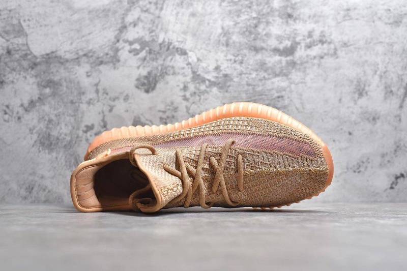 adidas Yeezy Boost 350 V2
Clay