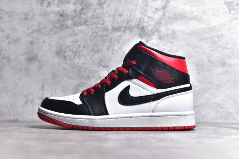 Jordan 1 Mid
Gym Red Black Toe