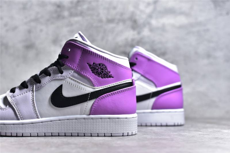 Jordan 1 Mid
Barely Grape