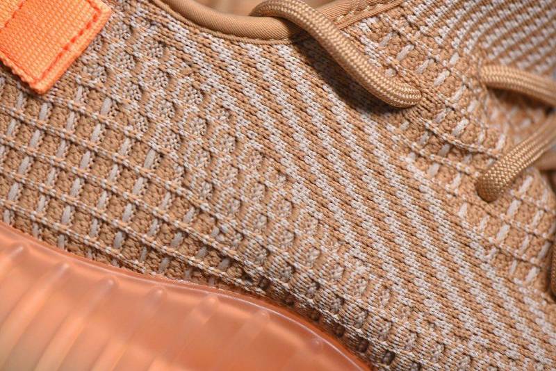 adidas Yeezy Boost 350 V2
Clay