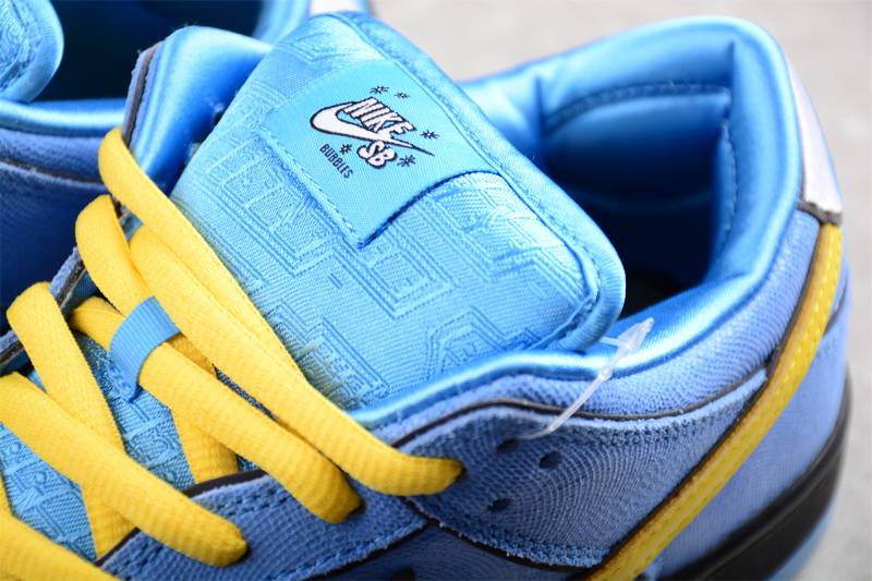 Nike SB Dunk Low
The Powerpuff Girls Bubbles (lindinha)