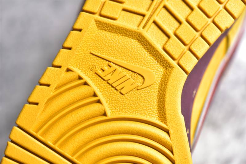 Nike SB Dunk Low
Yellow Lobster