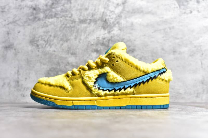 Nike SB Dunk Low
Grateful Dead Bears Yellow