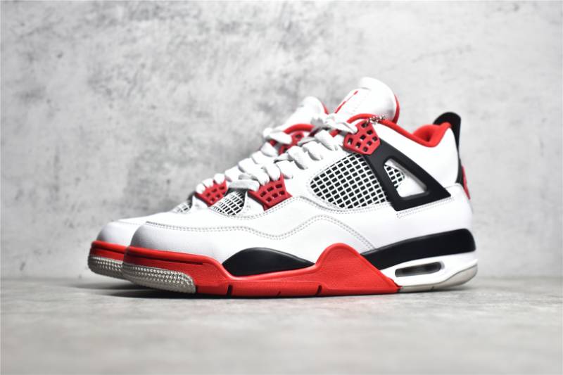 Jordan 4 Retro
Fire Red