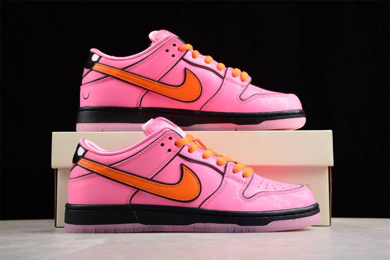Nike SB Dunk Low
The Powerpuff Girls Blossom (florzinha)