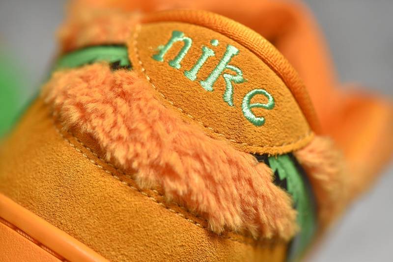 Nike SB Dunk Low
Grateful Dead Bears Orange