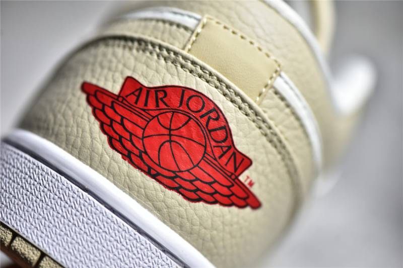Jordan 1 Low SE
Sail Rattan University Red