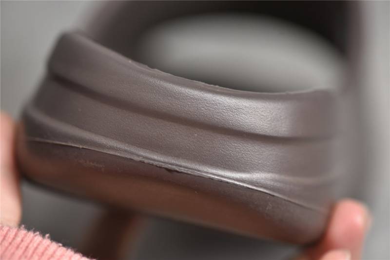 Adidas Yeezy Slide
Soot