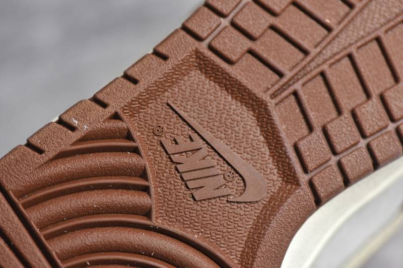 Nike Dunk Low
Medium Curry