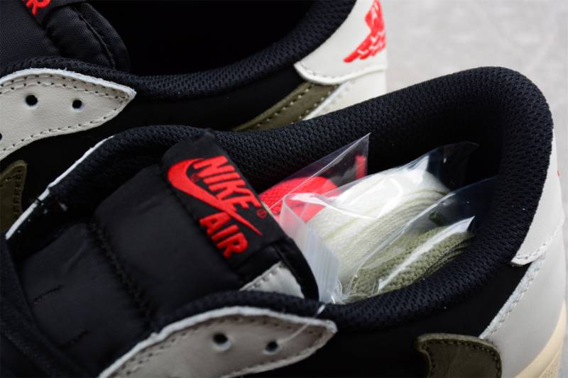 Jordan 1 Retro Low OG SP
Travis Scott Olive