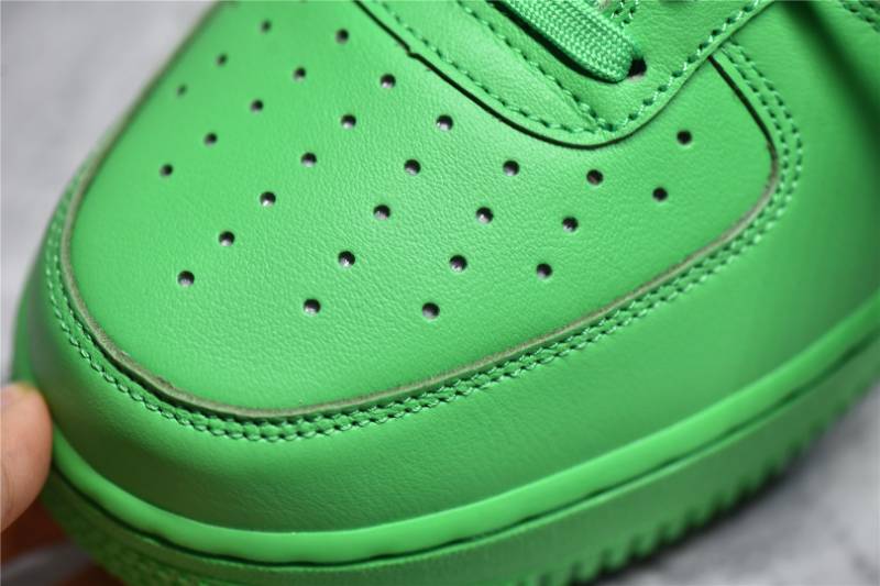 Nike Air Force 1 Low
Off-White Brooklyn