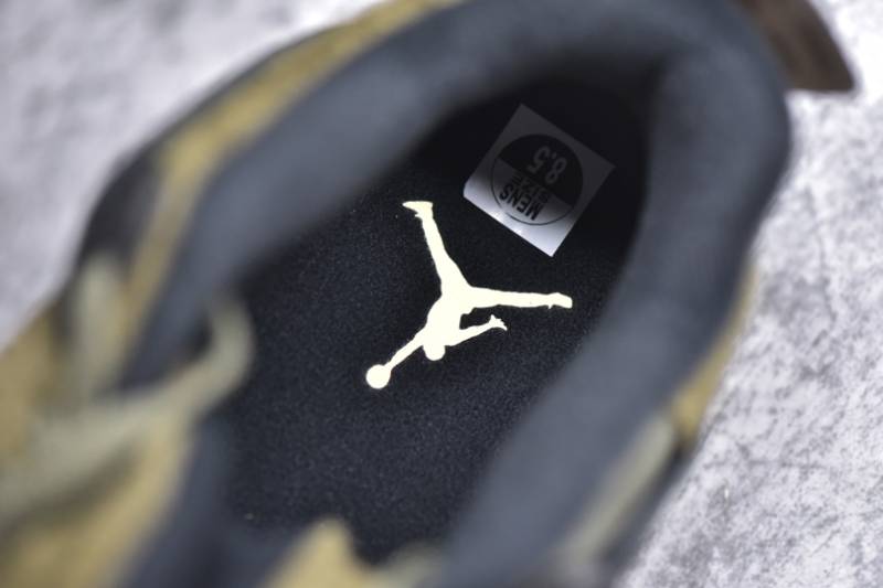 Jordan 4 Retro SE
Craft Medium Olive