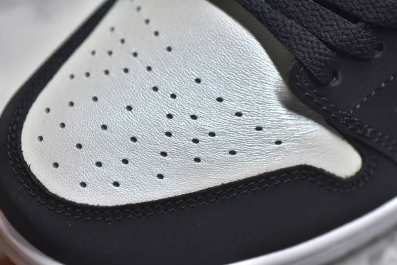 Jordan 1 Low
Diamond Shorts