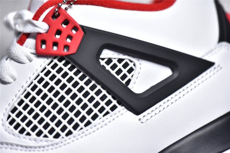 Jordan 4 Retro
Fire Red