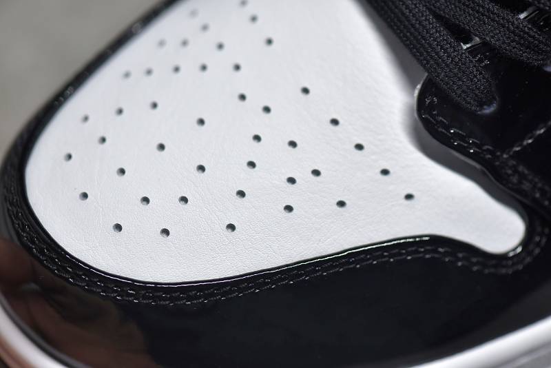 Jordan 1 Low
Multi-Color Black Toe