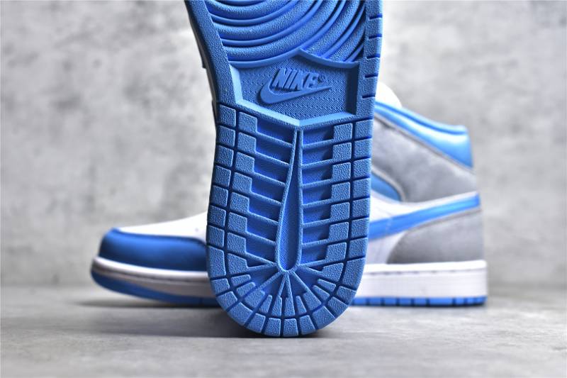 Jordan 1 Mid
University Blue Grey