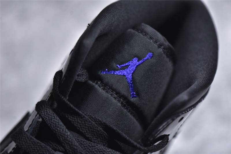 Jordan 1 Mid SE
Space Jam