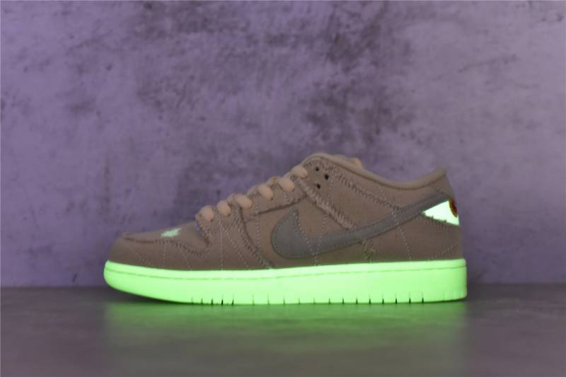 Nike SB Dunk Low
Mummy