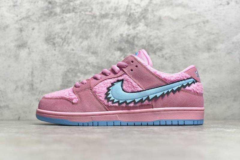Nike SB Dunk Low
Grateful Dead Bears Pink