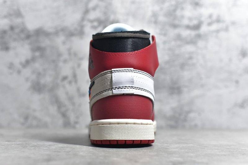 Jordan 1 Retro High
Off-White Chicago