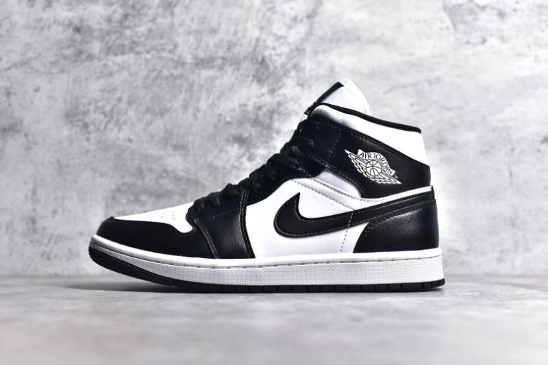 Jordan 1 Mid
Panda