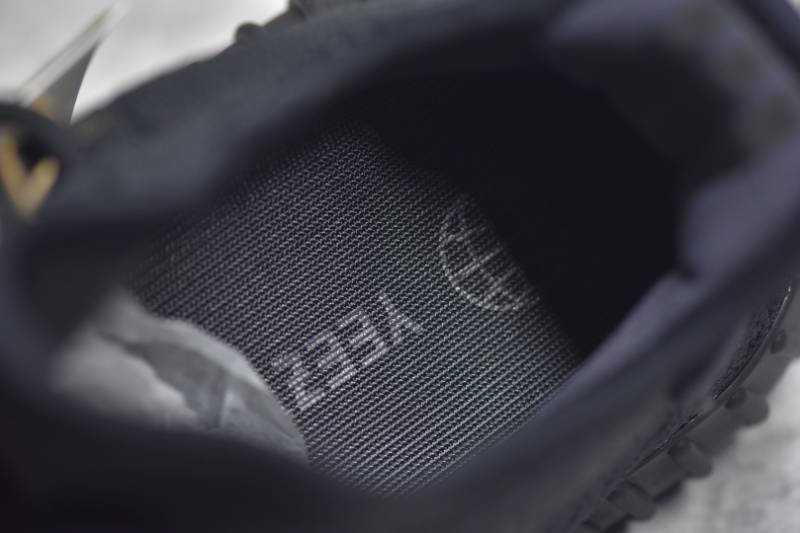 Adidas Yeezy Boost 350 V2
Onyx