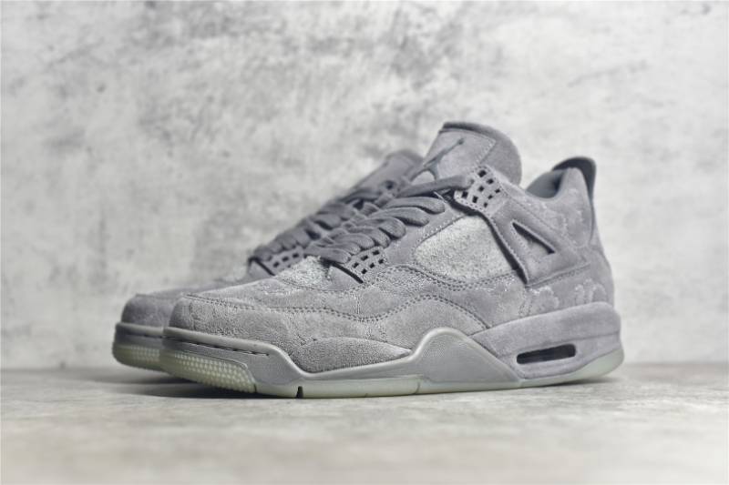 Jordan 4 Retro
Kaws