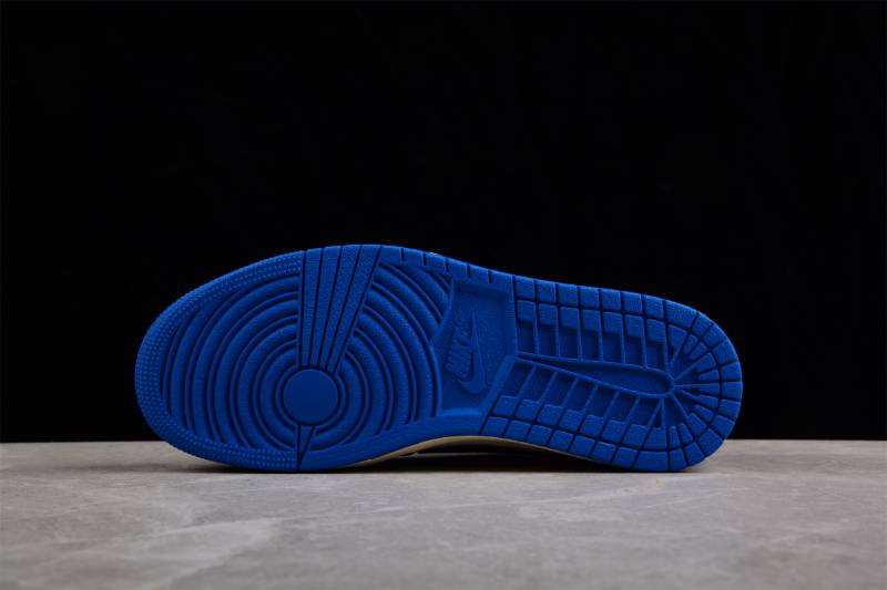 Jordan 1 Retro Low OG SP
Fragment x Travis Scott