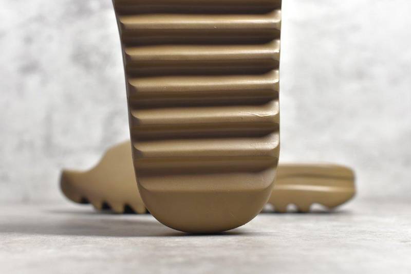 Adidas Yeezy Slide
Earth Brown