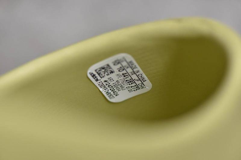 Adidas Yeezy Slide
Resin