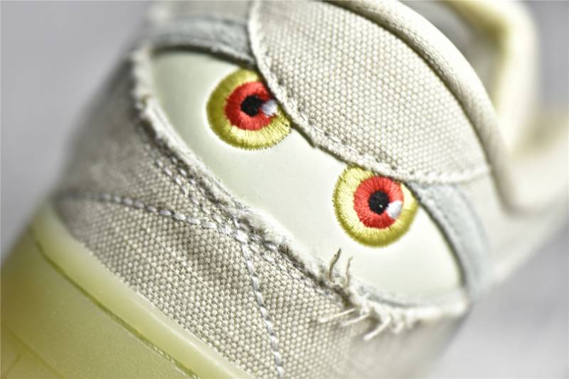 Nike SB Dunk Low
Mummy