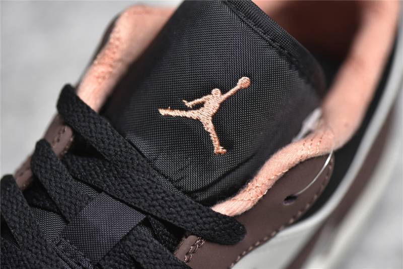 Jordan 1 Low
Mocha