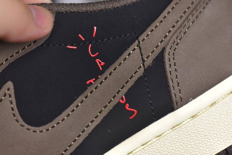 Jordan 1 Retro Low OG SP
Travis Scott Mocha