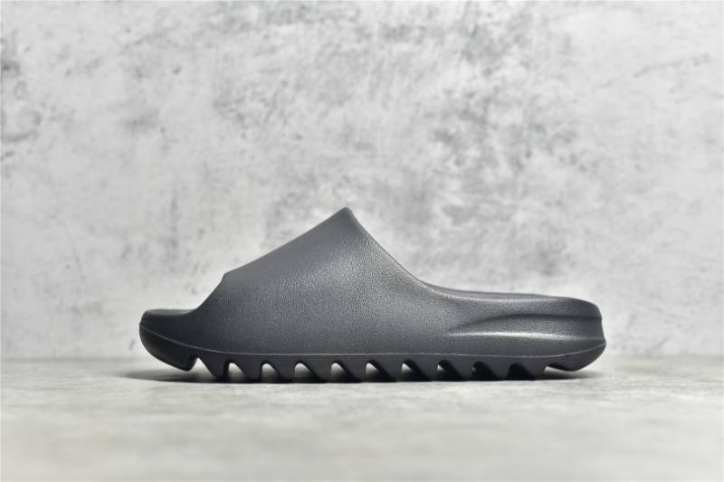 Adidas Yeezy Slide
Onyx