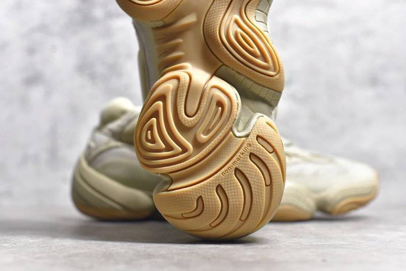 Adidas Yeezy 500
Stone
