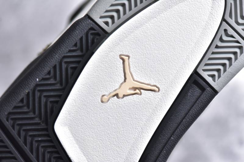 Jordan 4 Retro SE
Craft Medium Olive