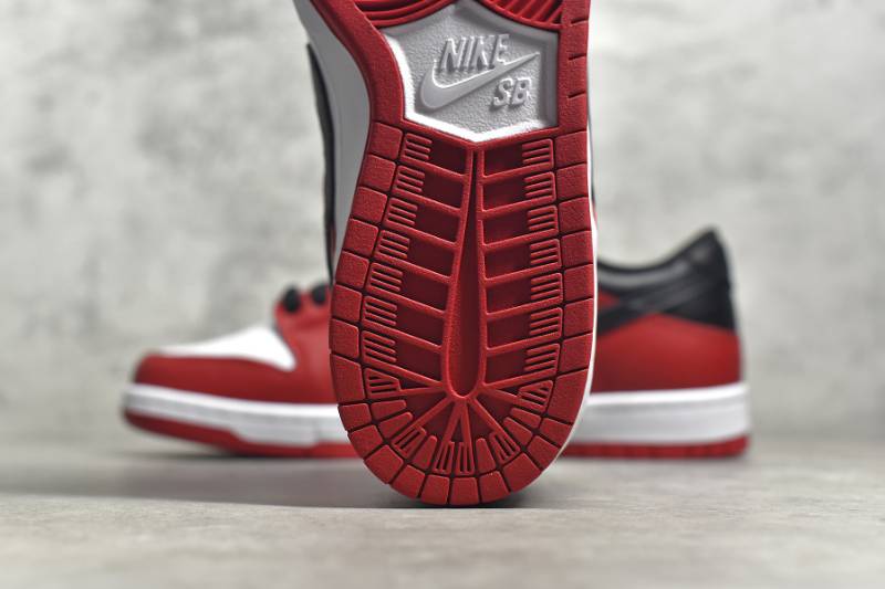 Nike SB Dunk Low
J-Pack Chicago