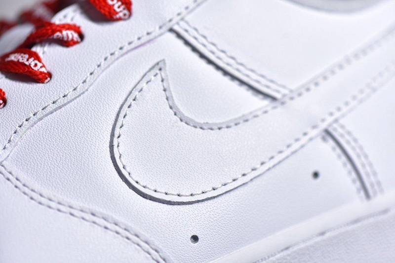 Nike Air Force 1 Low
Supreme White