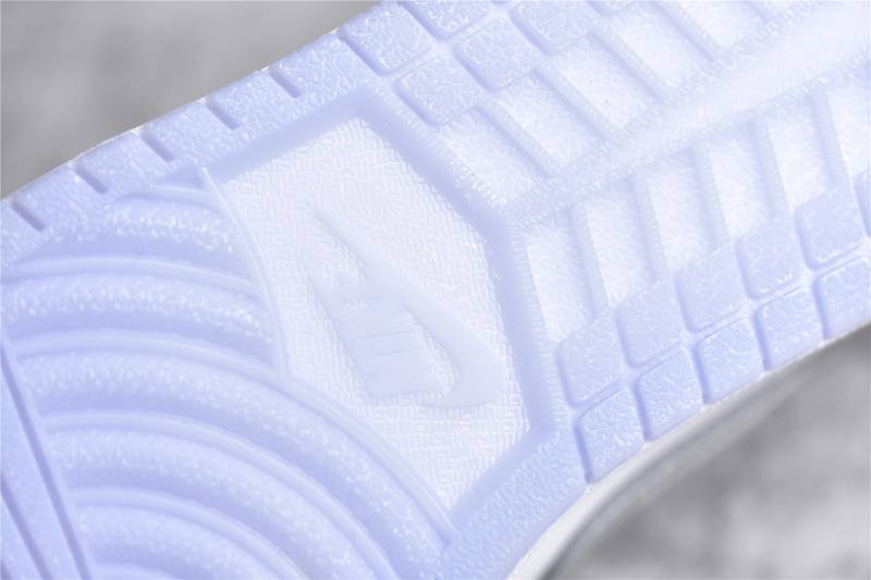 Jordan 1 Low
Wolf Grey