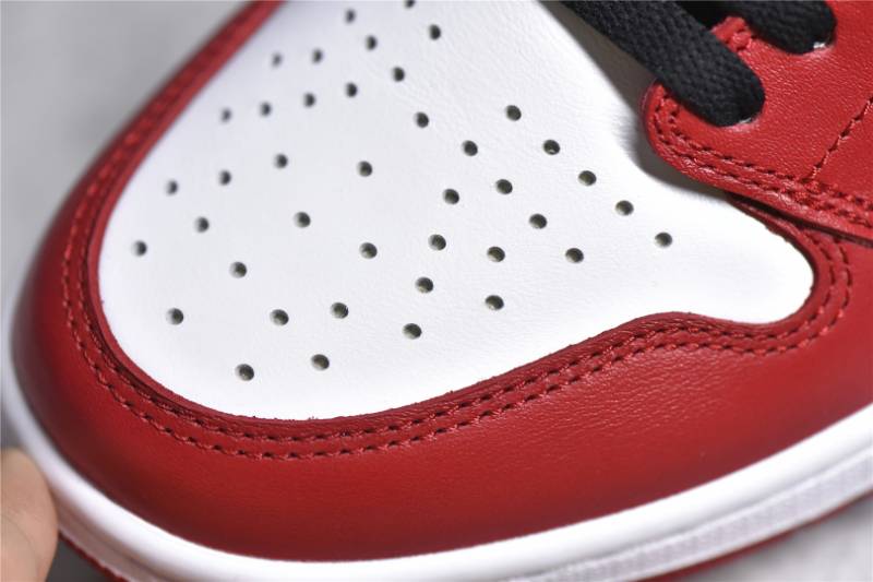 Jordan 1 Mid Chicago Toe