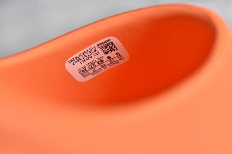 Adidas Yeezy Slide
Enflame Orange