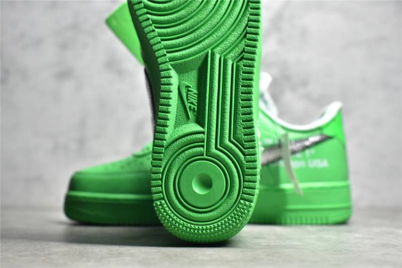 Nike Air Force 1 Low
Off-White Brooklyn