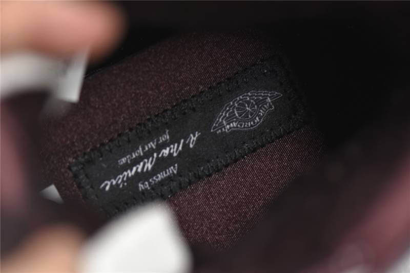 Jordan 1 Retro High OG
A Ma Maniére