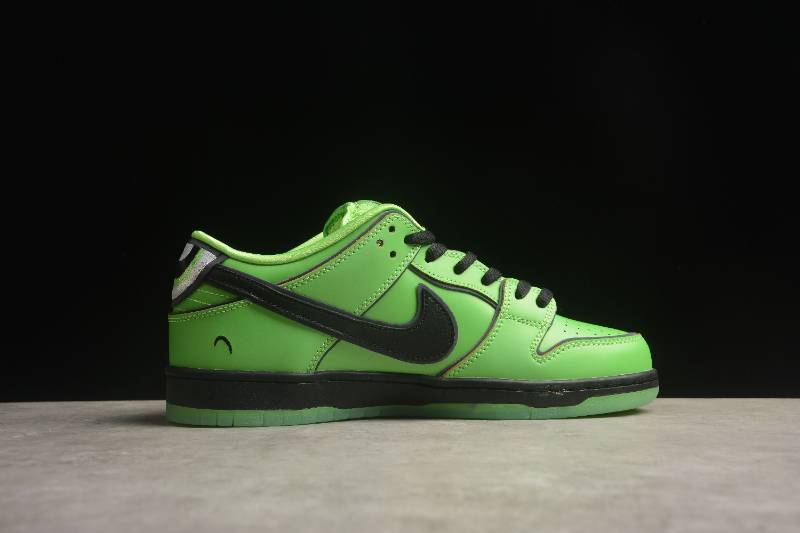 Nike SB Dunk Low
The Powerpuff Girls Buttercup (docinho)