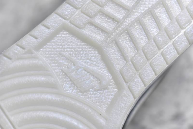 Jordan 1 Low
Diamond Shorts