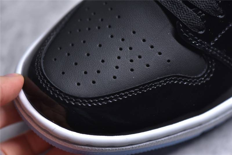 Jordan 1 Mid SE
Space Jam