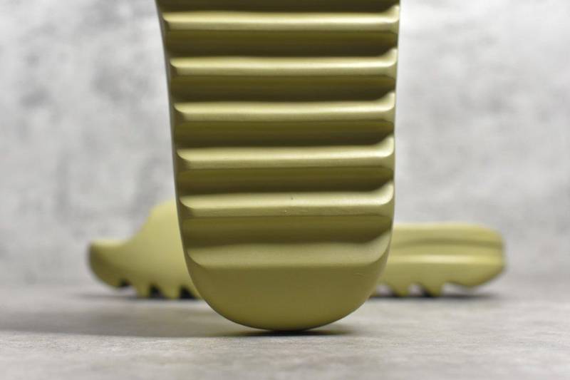 Adidas Yeezy Slide
Resin