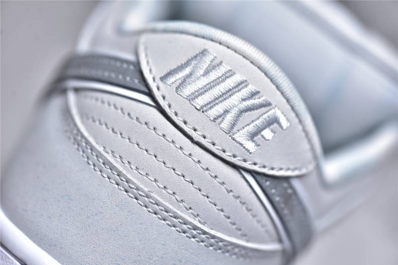 Nike SB Dunk Low
Concepts White Lobster (Friends and Family)