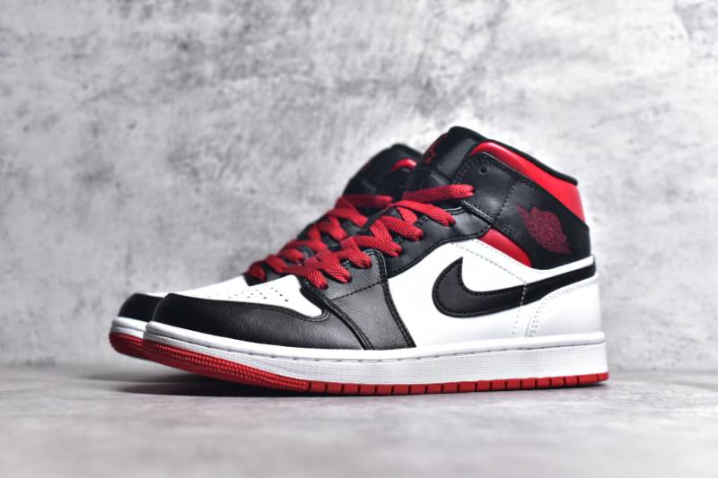 Jordan 1 Mid
Gym Red Black Toe